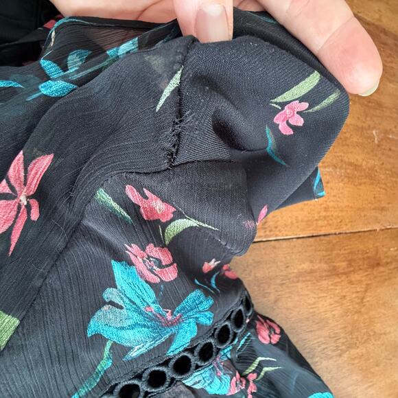 CeCe Expressive Lillies Ruffle Sleeve Mixed Media Black Floral Minidress Sz 1x - Picture 11 of 13